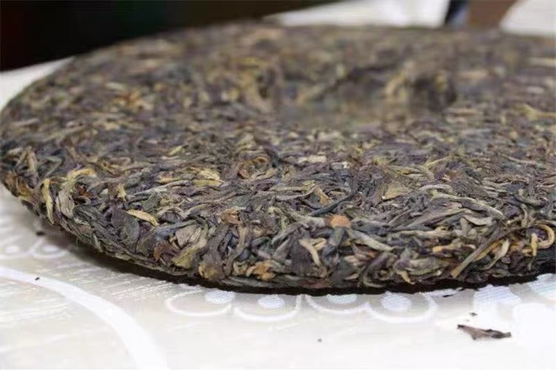 Сырой пуэр Шэн Лао Тунчжи, сбор 2011 года, артикул 9948 (партия 111), юньнаньский прессованный блин от фабрики Хайвань